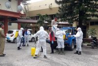 Kantor DPRD NTT disemprot Disinfektan usai Wagub NTT umumkan dirinya positif Covid-19