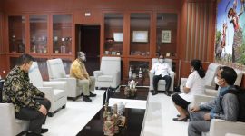 Wagub NTT, Ketika menerima tim KPK RI dan Inspektur Daerah Provinsi NTT Ruth D. Laiskodat bertempat di Ruang Kerjanya pada Rabu 10 Februari 2021.
