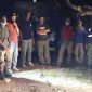 Bupati Sumba Tengah, Paulus SK Limu ketika melakukan pemantaun pengendalian hama belalang/ Foto Humas Sumba Tengah