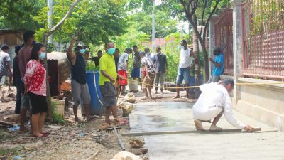 Anggota DPRD NTT, Lily Adoe Bangun Jalan Rabat di TDM Pakai Dana Reses