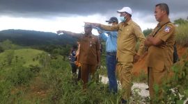 Kunjungan Bupati Sumba Tengah, Paulus S. K. Limu, Kepala Dinas Pertanian dan Ketahanan Pangan Kabupaten Sumba Tengah, Umbu K. pari, SP para Kepala Bidang dari Dinas Pekerjaan Umum dan Perumahan Rakyat Kabupaten Sumba Tengah./Foto Humas Sumba Tengah
