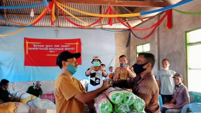 Paroki Leworahang dan Desa Ilepadung Salurkan Bantuan Untuk Korban Bencana di Adonara