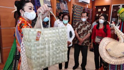 Ditangan Bunda Julie, Dekranasda Berupaya Sumbang PAD Untuk NTT