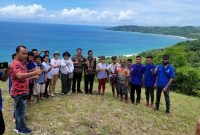 Wabup Sumba Barat, Jhon Lado Tinjau lokasi Jagung Dampingan PT.Berlian Internasional Indonesia-Sumba./Foto Umbu Sorung/NTTPedia.id