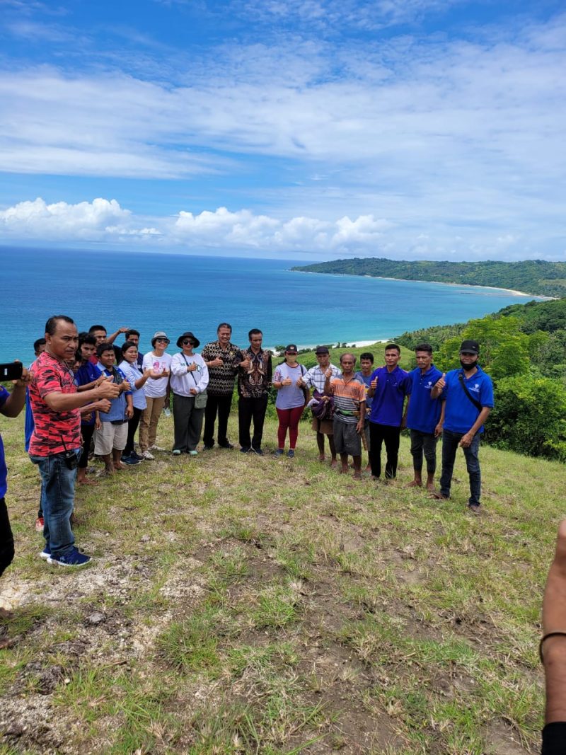 Wabup Sumba Barat, Jhon Lado Tinjau lokasi Jagung Dampingan PT.Berlian Internasional Indonesia-Sumba./Foto Umbu Sorung/NTTPedia.id