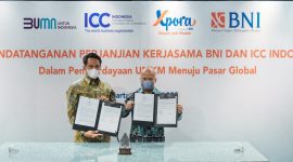 JAKARTA -- (Ki-ka) Direktur Treasury dan Internasional BNI Henry Panjaitan dengan Presiden ICC Indonesia IIham Akbar Habibie dalam Penandatanganan Perjanjian Kerjasama (PKS) BNI dan ICC Indonesia dalam Pemberdayaan UMKM Menuju Pasar Global di Xpora Hub Gedung Smesco Jakarta, Selasa (12/4/2022).   Sebagai mitra perbankan utama (preferred bank) global banking, BNI berkomitmen untuk menyediakan solusi layanan perbankan dan pendampingan bagi para pelaku usaha berorientasi ekspor khususnya para UMKM agar dapat mengembangkan kapasitas produksinya guna menembus pasar global.Foto Dok BNI