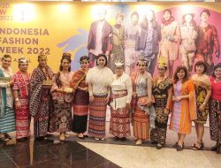 Busana Karya Emas 14 Desainer NTT Membahana di Panggung  Indonesia Fashion Week 2022