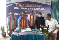 Penandatanganan Akta Pinjaman Daerah antara Bank NTT, Pemkab Ngada dan Manggarai Timur. (Foto: istimewa)