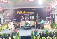 Kakanwil KemenkumHAM NTT, Merciana Djone, Wakil Gubernur NTT, Josef Nae Soi, Direktur Utama Bank NTT, Harry Alexander Riwu Kaho, Kepala SMKN 4 Kupang, Semi Ndolu. Mereka tampil dalam talkshow tentang kekayaan intelektual yang digelar, Rabu (27/4/2022) di halaman depan Kanwil KemenkumHAM NTT. (Foto: Humas Bank NTT)