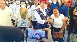 Presiden RI, Joko Widodo, bersama ibu negara, Iriana Jokowi, dan didampingi Gubernur NTT, Viktor Bungtilu Laiskodat, ketika berkunjung ke Pasar Digital Bank NTT, Bobou, di Bajawa, Rabu (1/6/2022) petang. Hampir sebagian besar pedagang pasar ini sudah menggunakan QRIS Bank NTT.
Foto: Laily Rachev - Biro Pers Sekretariat Presiden