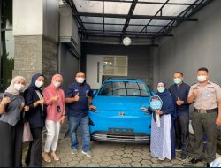 Rajin Pakai BRImo, Nasabah BRI Ini Dapat Hadiah Mobil Listrik Premium