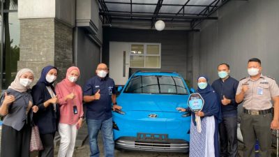 Rajin Pakai BRImo, Nasabah BRI Ini Dapat Hadiah Mobil Listrik Premium