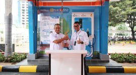 JAKARTA -- Direktur Utama BNI Royke Tumilaar (kanan) dan Direktur Utama PLN Darmawan Prasodjo (kiri) dalam peresmian SPKLU Skema Partnership Investor Own Investor Operate (IO2) BNI-PLN, Selasa (19/7/72022).  Langkah strategis BNI bersama PLN ini ditujukan untuk mendukung ekosistem kendaraan listrik, yang pada akhirnya akan membanti percepatan transisi energi di Indonesia.Foto Dok BNI