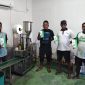 Sentra Pengelolaan Kelor, Ketua UMKM Kelor Semau, Tony Laiskodat bersama Slash Laiskodat dan pemuda yang menjadi Punggawa Kelor Semua sedang memperlihatkan hasil produksi Kelor. Selain melayani di permintaan di NTT, Kelor Semau juga melayani permintaan dari Jakarta dan Surabaya.Foto Andyos Manu 
