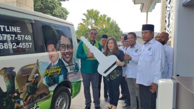 Martinus Siki Sumbang 1 Unit Mobil Ambulans Untuk DPW PKB NTT