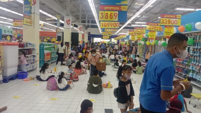 Ratusan Siswa dan PAUD di Kota Kupang Ikut Lomba Mewarnai di Hypermart Bundaran PU 