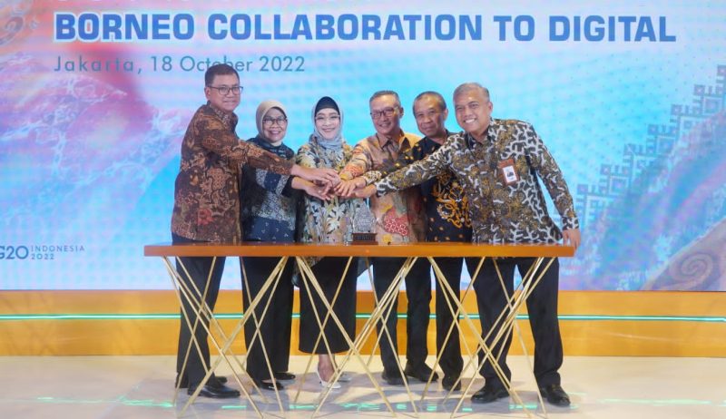 *Borneo Collaboration* -- 
1. Direktur Technology dan Operations BNI Toto Prasetyo
2. Direktur Consumer Banking BNI Corina Leyla Karnalies 
3. Wakil Direktur Utama BNI Adi Sulistyowati 
4. Direktur Pemasaran Bank Kalbar Dedi Supriadi
5. Direktur Utama Bank Kaltimtara Muhammad Yamin
6. Direktur Utama Bank Kalsel Hanawijaya  dalam Penandatanganan MoU dilakukan di Ballroom Menara BNI pejompongan, Jakarta, Selasa (18/10/2022).  Langkah ini menjadi sinergi dan solusi terbaik yang dibutuhkan untuk melengkapi kebutuhan perluasan channel digital bank daerah khususnya bagi peningkatan layanan digital kepada masyarakat.Foto Dok BNI