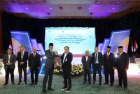 
JAKARTA -- (Ki-ka) Direktur Utama PLN Darmawan Prasodjo, dan Direktur Network and Services BNI Ronny Venir dalam Acara Penandatangan PKS Kepemilikan Rumah Khusus Pegawai PLN di Jakarta, Kamis (27/10/2022).  BNI menawarkan fasilitas kredit konsumer KPR BNI Griya yang memberi kemudahan kepemilikan rumah khusus pegawai PLN. Tidak hanya untuk pembelian properti baru maupun seken, fasilitas ditawarkan BNI lebih fleksibel sehingga dapat digunakan untuk pembangunan dan renovasi, take over, top up, refinancing maupun multiguna.  Foto Dok BNI 