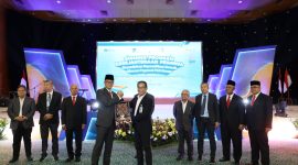 
JAKARTA -- (Ki-ka) Direktur Utama PLN Darmawan Prasodjo, dan Direktur Network and Services BNI Ronny Venir dalam Acara Penandatangan PKS Kepemilikan Rumah Khusus Pegawai PLN di Jakarta, Kamis (27/10/2022).  BNI menawarkan fasilitas kredit konsumer KPR BNI Griya yang memberi kemudahan kepemilikan rumah khusus pegawai PLN. Tidak hanya untuk pembelian properti baru maupun seken, fasilitas ditawarkan BNI lebih fleksibel sehingga dapat digunakan untuk pembangunan dan renovasi, take over, top up, refinancing maupun multiguna.  Foto Dok BNI 