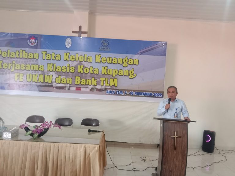 60 Peserta Ikut Pelatihan Tata Kelola Keuangan di Aula TLM, Kerjasama GMIT Klasis Kota Kupang, FE UKAW Kupang dan Bank TLM