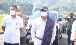 Gubernur NTT Viktor Laiskodat dan Dirut Bank NTT Harry Alexander Riwu Kaho saat kunjungan kerja ke Ende dan meresmikan Kantor Fungsional Bank NTT Moni (Foto: Biro Adpim)