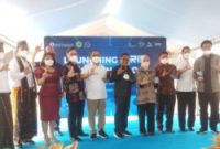 ADG Bank Indonesia, Ny Aidah S Budiman, bersama para pejabat undangan diantaranya Bupati Manggarai Barat, Edistasius Endi, Dirut Bank NTT, Harry Alexander Riwu Kaho, Direktur Dana, Johanis Landu Praing, sesaat setelah launching layanan pembayaran digital di waterfront city Labuan Bajo. (Foto: HUMAS BANK NTT)