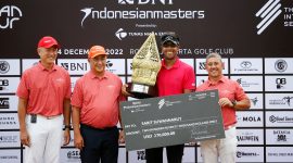 
*BNI Indonesian Masters 2022 Presented by TNE* (ki-ka) Founder Indonesian Master & Chairman of Asian Tour Jimmy Masrin, Direktur Utama BNI Royke Tumilaar, Champion BNI Indonesian Masters 2022 Presented by TNE Sarit Suwannarut, dan Chairman TNE Jubilant Arda Harmidy, 
dalam acara Prize Giving BNI Indonesian Masters 2022 Presented by TNE di Royale Jakarta Golf Club, Halim, Jakarta Timur, Minggu (4/12/2022).  BNI sebagai salah pendukung utama mendorong branding Go Global BNI. BNI kembali mensosialisikan jaringan BNI Internasional yang saat ini telah memiliki 8 outlet luar negeri yang tersebar di berbagai negara.Foto Dok BNI