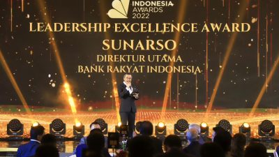 Punya Visi Kuat, Dirut BRI Sunarso Raih Penghargaan Leadership Excellence Award