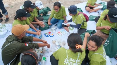 Marriot International dan Komunitas Lingkungan Hidup Bersihkan Pantai Wae Rana  di Labuan Bajo