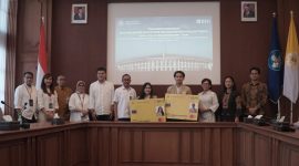 
Rektor UGM, Prof. dr Ova Emilia , M,Med, Sp.OG , Ph.D (Kanan) dan Direktur Institutional Banking BNI, Muhammad Iqbal (Kiri) usai menandatangani  nota kesepahaman Campus Financial Ecosystem (CFEST) dan perjanjian kerjasama Kartu Tanda Mahasiswa (KTM) Co-Brand BNI UGM di Yogyakarta, Selasa (11 April 2023).Foto Dok BNI