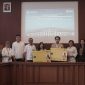 
Rektor UGM, Prof. dr Ova Emilia , M,Med, Sp.OG , Ph.D (Kanan) dan Direktur Institutional Banking BNI, Muhammad Iqbal (Kiri) usai menandatangani  nota kesepahaman Campus Financial Ecosystem (CFEST) dan perjanjian kerjasama Kartu Tanda Mahasiswa (KTM) Co-Brand BNI UGM di Yogyakarta, Selasa (11 April 2023).Foto Dok BNI