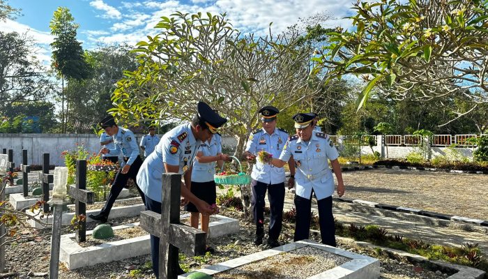 Peringati Hari Kemenkumham RI, UPT PAS Se-Waikabubak Ziarah Taman Makam Pahlawan Padaeweta