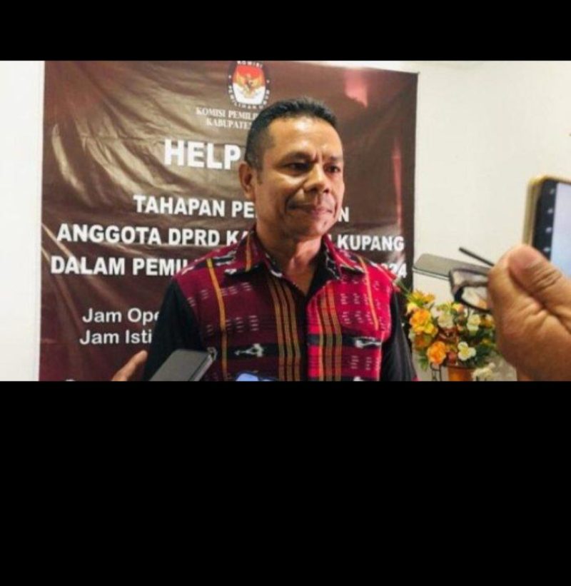 Komisioner KPU NTT, Eliaser Lomi Rihi/Foto :Pos Kupang