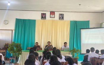 Ruth Laiskodat Paparkan  Kebijakan Satuan Pendidikan Ramah Anak di SMA Negeri 10 Kupang