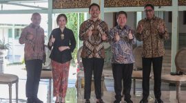 Kiri ke Kanan: Yura Syahrul (Chief Editor Katadata), Christin Djuarto (Direktur Eksekutif Shopee Indonesia), K.G.P.A.A Mangkoenagoro X (Pengageng Mangkunegaran), Roderick Purwana (Managing Partner East Ventures) dan Vikram Sinha (CEO Indosat Ooredoo Hutchison)