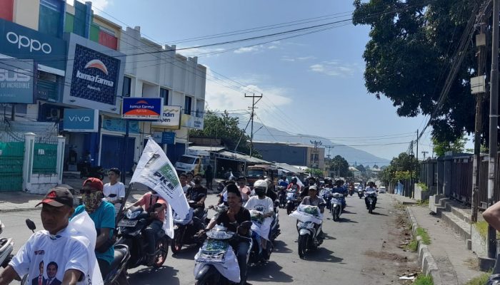 Tiba di Ende, Relawan SIAGA Pawai Keliling Kota Bersama Simon Petrus Kamlasi- Adrianus Garu