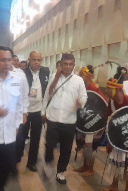 Putra TTS dan Manggarai Disambut Tarian Sumba di Tempat Debat Perdana Pilgub NTT