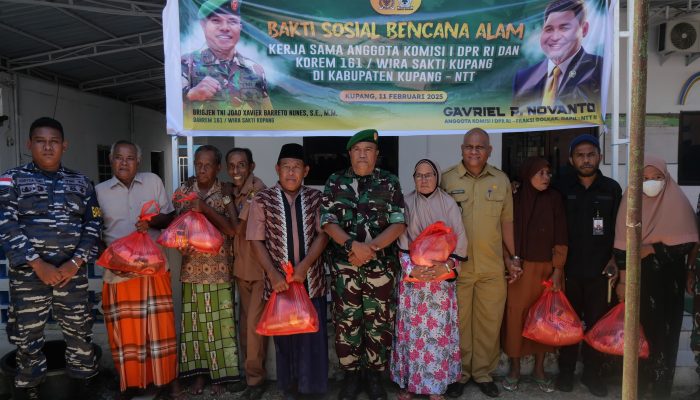 Anggota DPR RI Gavriel Novanto dan Kodim Kupang Salurkan Bantuan Kepada Korban Banjir Rob Tablolong