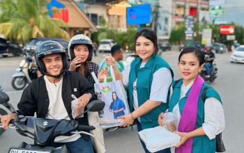 Yusinta Nenobahan Bersama Perempuan Bangsa Tebar Kebaikan di Kota Kupang, Bagikan 200 Paket Sembako