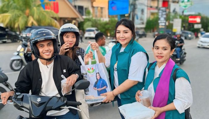 Yusinta Nenobahan Bersama Perempuan Bangsa Tebar Kebaikan di Kota Kupang, Bagikan 200 Paket Sembako