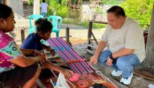 Fransiscus Go  tokoh NTT di Jakarta. Frans Go sering membuat aksi aksi pendampingan.Salah satu program unggulan yayasan tersebut adalah Bedah UMKM yakni gerakan pemberdayaan pelaku usaha mikro di Kefamenanu, Kupang, Belu, hingga Malaka. Foto:akun Instagram Frans Go