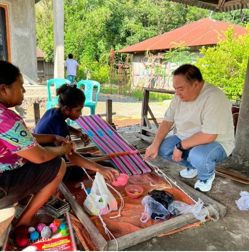Fransiscus Go  tokoh NTT di Jakarta. Frans Go sering membuat aksi aksi pendampingan.Salah satu program unggulan yayasan tersebut adalah Bedah UMKM yakni gerakan pemberdayaan pelaku usaha mikro di Kefamenanu, Kupang, Belu, hingga Malaka. Foto:akun Instagram Frans Go