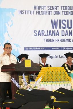 Gubernur NTT Sosialisasikan Gagasan Jam Belajar dan Ibadah Keluarga di UNIPA Maumere