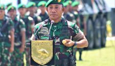 Letnan Jenderal Gabriel Lema salah satu putra NTT yang bersinar di kancah nasional. Saat ini menjabat sebagai Kepala Badan Cadangan Nasional Kemenhan RI.