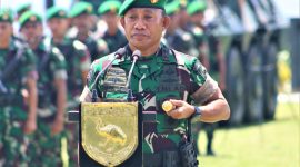 Letnan Jenderal Gabriel Lema salah satu putra NTT yang bersinar di kancah nasional. Saat ini menjabat sebagai Kepala Badan Cadangan Nasional Kemenhan RI.
