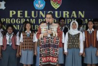 Gubernur NTT, Emanuel Melkiades Laka Lena ketika melaunching program Quick Wins dibidang pendidikan beberapa waktu yang lalu. Foto : Dok Dinas P&K Provinsi NTT