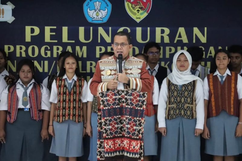Gubernur NTT, Emanuel Melkiades Laka Lena ketika melaunching program Quick Wins dibidang pendidikan beberapa waktu yang lalu. Foto : Dok Dinas P&K Provinsi NTT