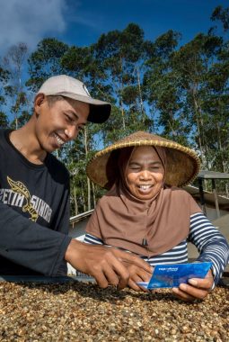 Konsisten Berdayakan UMKM Antar BRI Raih Penghargaan Pilar Sosial Katadata ESG Index Awards 2025