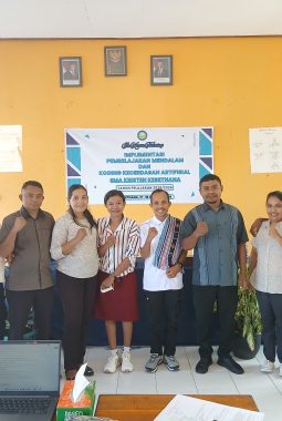 In House Training SMA Kristen Kesetnana, Guru Harus Menjadi Pelopor Literasi Digital