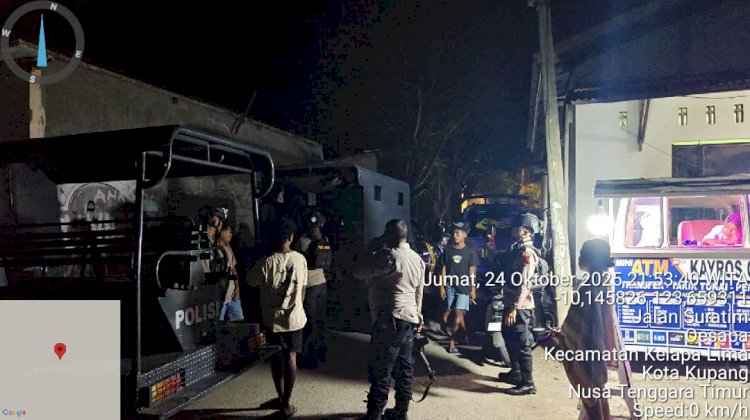 Aparat Polres Kupang Kota bergerak cepat melerai tawuran yang terjadi di kelurahan Oesapa, Kecamatan Kelapa Lima, Kota Kupang. Foto: tribaratanewskupangkota